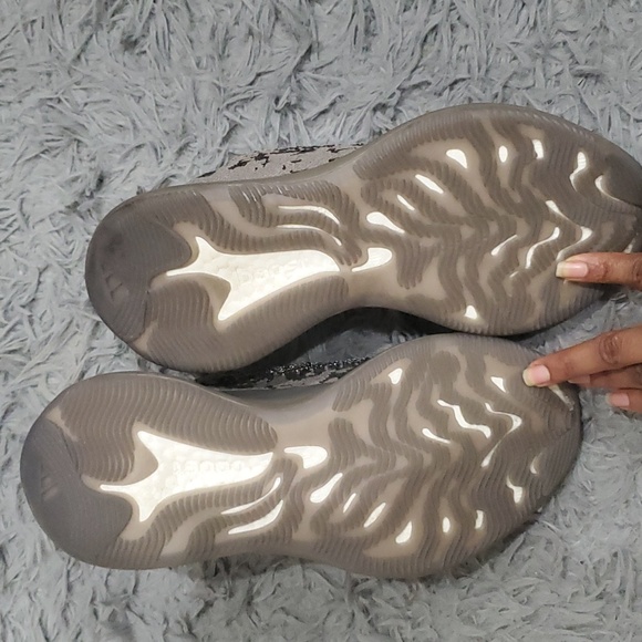 ADIDAS YEEZY BOOST 380 - Picture 2 of 5